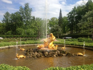 The impressive and slightly homoerotic fountain - the Russians sure love their gold.